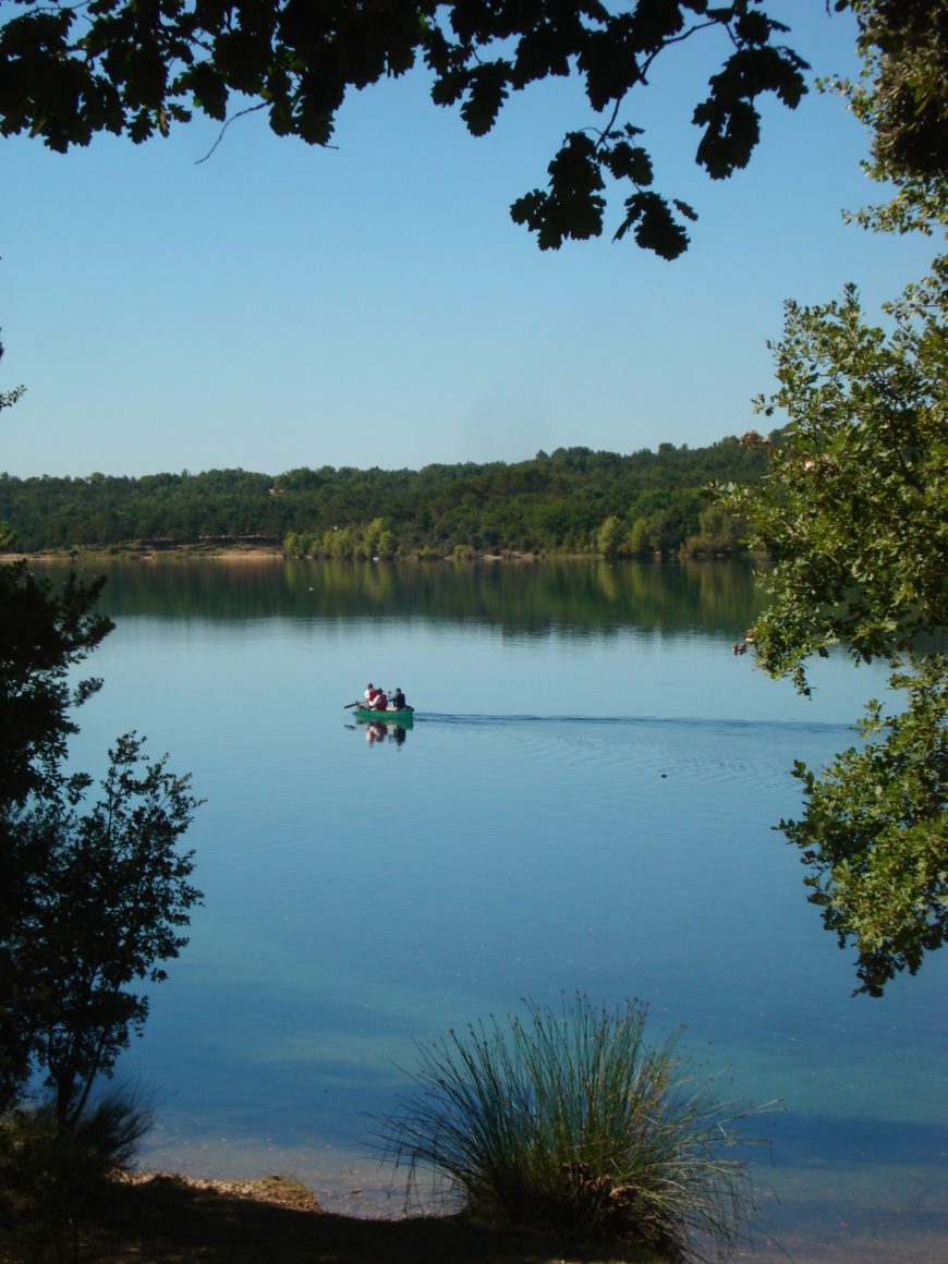 canoe seul sur les lac du verdon